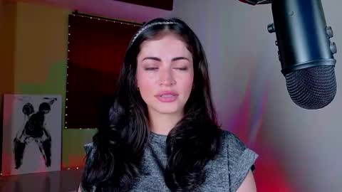 Emma online show from November 2025 08:41:01 PM