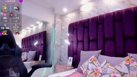 Snapshot of emma_carterr1 chatting on October 2025 07:58:02 PM pau online show from October 2025 07:58:02 PM