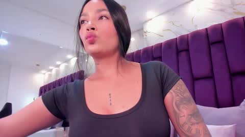 Snapshot of emma_carterr1 chatting on February 2026 02:24:01 AM pau online show from February 2026 02:24:01 AM