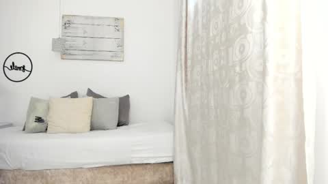 Snapshot of emma_castilloo chatting on March 2025 12:33:02 PM Emma Castillo online show from March 2025 12:33:02 PM