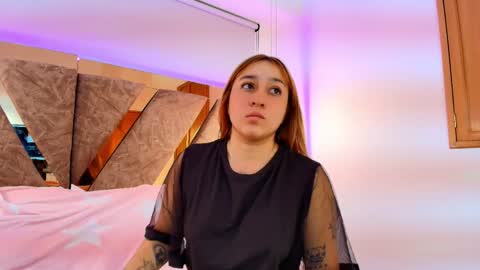 Snapshot of emma_cook_ chatting on December 2025 02:05:01 AM EMMA online show from December 2025 02:05:01 AM