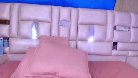 Snapshot of emma_curvy1 chatting on September 2025 03:10:02 AM Emma online show from September 2025 03:10:02 AM