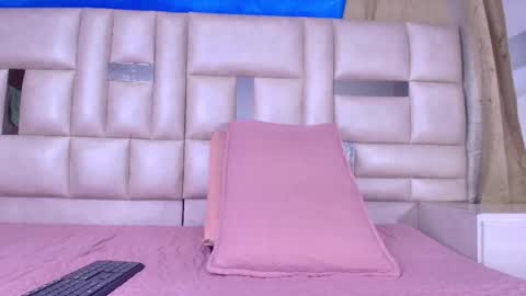 Snapshot of emma_curvy1 chatting on October 2025 03:02:02 AM Emma online show from October 2025 03:02:02 AM