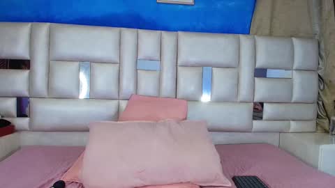 Snapshot of emma_curvy1 chatting on October 2025 03:37:01 AM Emma online show from October 2025 03:37:01 AM