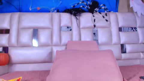 Snapshot of emma_curvy1 chatting on October 2025 03:21:02 AM Emma online show from October 2025 03:21:02 AM