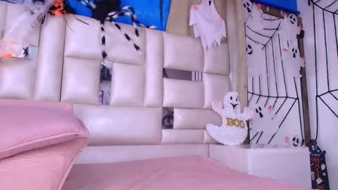 Snapshot of emma_curvy1 chatting on October 2025 03:08:01 AM Emma online show from October 2025 03:08:01 AM