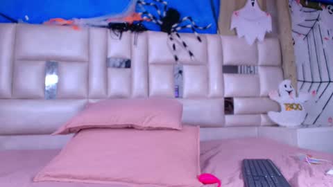 Snapshot of emma_curvy1 chatting on October 2025 03:07:02 AM Emma online show from October 2025 03:07:02 AM