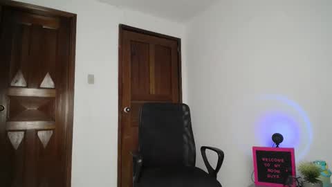 Snapshot of emma_glowof chatting on November 2025 12:02:02 AM Emma Glow online show from November 2025 12:02:02 AM