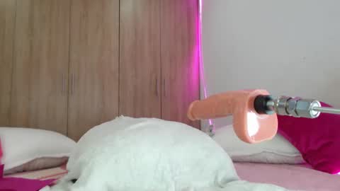 Snapshot of emma_glutton chatting on November 2025 03:47:01 PM Emma Glutton online show from November 2025 03:47:01 PM