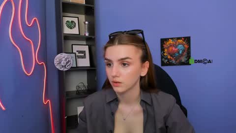 Snapshot of emma_hazell chatting on April 2026 11:06:01 AM Emma online show from April 2026 11:06:01 AM