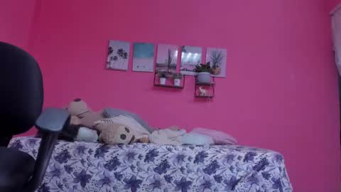 Snapshot of emma_lean chatting on January 2025 12:20:02 PM whises lits online show from January 2025 12:20:02 PM