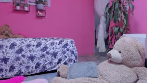 Snapshot of emma_lean chatting on January 2025 01:14:01 PM whises lits online show from January 2025 01:14:01 PM