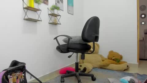 Snapshot of emma_lean chatting on December 2025 06:03:01 PM whises lits online show from December 2025 06:03:01 PM