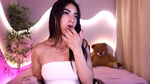 Emma online show from April 2026 09:45:01 PM