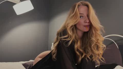 Emma Voss online show from February 2025 04:14:02 PM