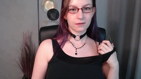 Snapshot of emma_lust94 chatting on December 2024 06:42:02 AM emma online show from December 2024 06:42:02 AM