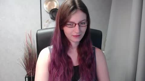 Snapshot of emma_lust94 chatting on December 2024 08:43:02 AM emma online show from December 2024 08:43:02 AM