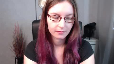 Snapshot of emma_lust94 chatting on March 2025 10:24:02 AM emma online show from March 2025 10:24:02 AM