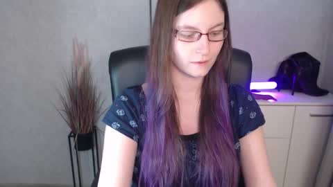 Snapshot of emma_lust94 chatting on November 2025 06:29:02 PM emma online show from November 2025 06:29:02 PM