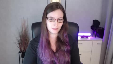 Snapshot of emma_lust94 chatting on November 2025 07:29:02 AM emma online show from November 2025 07:29:02 AM