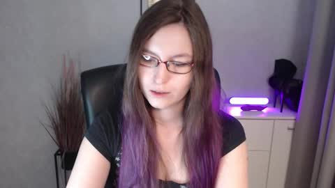 Snapshot of emma_lust94 chatting on November 2025 07:29:01 AM emma online show from November 2025 07:29:01 AM