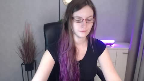 Snapshot of emma_lust94 chatting on December 2025 06:29:02 AM emma online show from December 2025 06:29:02 AM