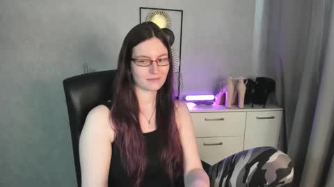 Snapshot of emma_lust94 chatting on April 2026 05:33:02 PM emma online show from April 2026 05:33:02 PM