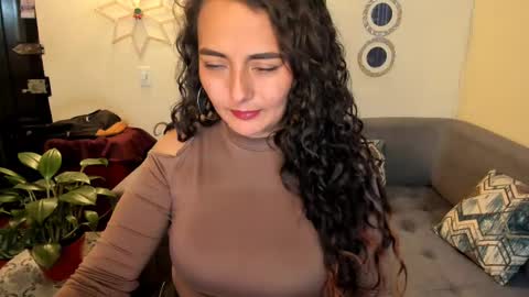 Snapshot of emma_luxy chatting on February 2025 04:37:02 AM emma luxy online show from February 2025 04:37:02 AM