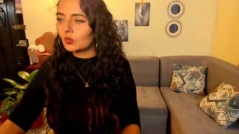 Snapshot of emma_luxy chatting on February 2025 02:07:02 AM emma luxy online show from February 2025 02:07:02 AM