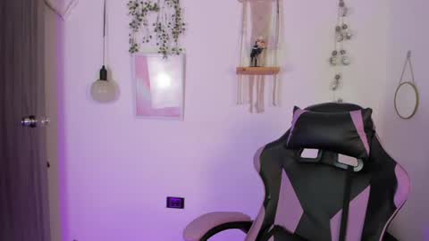 Emma online show from May 2026 02:52:01 AM