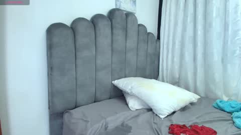 emma_saenz01 online show from December 2025 06:58:01 PM