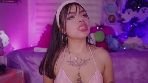 Snapshot of emma_soffia_ chatting on October 2025 08:06:02 PM EMMA online show from October 2025 08:06:02 PM