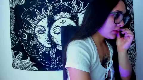 Snapshot of emma_timli1 chatting on November 2025 08:30:01 PM Emma online show from November 2025 08:30:01 PM