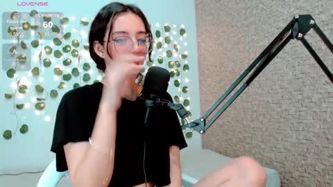 Snapshot of emma_unu chatting on January 2025 02:41:01 AM Emma online show from January 2025 02:41:01 AM