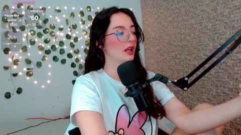 Snapshot of emma_unu chatting on January 2025 02:50:02 AM Emma online show from January 2025 02:50:02 AM