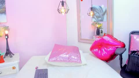 Emma  online show from February 2026 07:19:02 PM