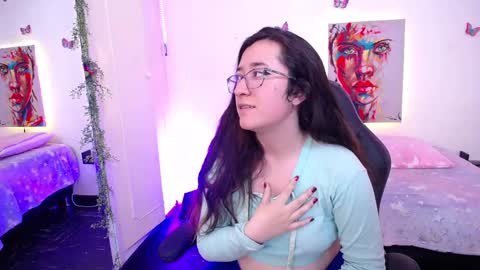 Emma Claire online show from September 2025 07:47:01 PM