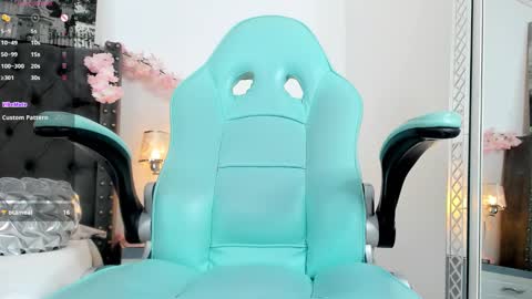 Snapshot of emmacrush chatting on December 2024 01:37:01 AM Welcome Im yosein Your love is my passion activate it with your tips and enjoy with me online show from December 2024 01:37:01 AM