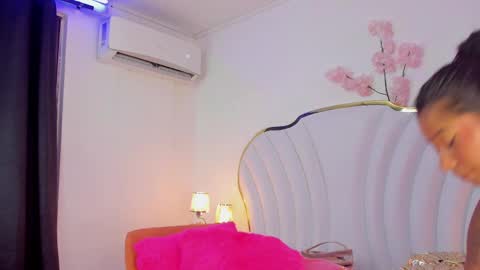 Snapshot of emmacrush chatting on February 2025 01:45:02 AM Welcome Im yosein Your love is my passion activate it with your tips and enjoy with me online show from February 2025 01:45:02 AM