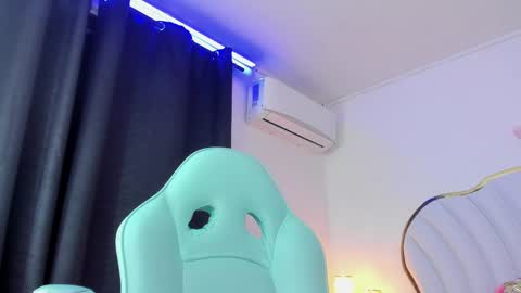 Snapshot of emmacrush chatting on February 2025 12:41:01 AM Welcome Im yosein Your love is my passion activate it with your tips and enjoy with me online show from February 2025 12:41:01 AM