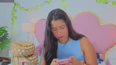 Snapshot of emmacrush chatting on September 2025 10:42:02 PM Welcome Im yosein Your love is my passion activate it with your tips and enjoy with me online show from September 2025 10:42:02 PM