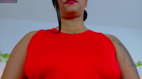 Snapshot of emmacrush chatting on October 2025 09:50:02 PM Welcome Im yosein Your love is my passion activate it with your tips and enjoy with me online show from October 2025 09:50:02 PM