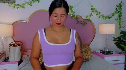 Snapshot of emmacrush chatting on November 2025 09:50:02 PM Welcome Im yosein Your love is my passion activate it with your tips and enjoy with me online show from November 2025 09:50:02 PM