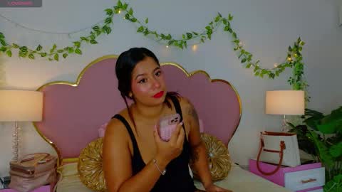 Snapshot of emmacrush chatting on November 2025 09:15:02 PM Welcome Im yosein Your love is my passion activate it with your tips and enjoy with me online show from November 2025 09:15:02 PM