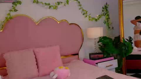 Snapshot of emmacrush chatting on November 2025 09:06:02 PM Welcome Im yosein Your love is my passion activate it with your tips and enjoy with me online show from November 2025 09:06:02 PM