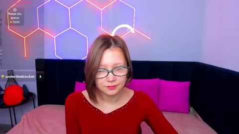 Emma 3 online show from March 2026 01:43:01 AM