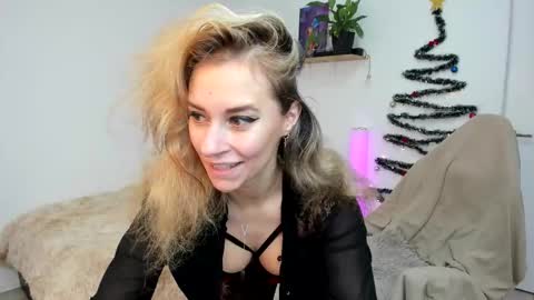 Snapshot of emmagracee chatting on December 2025 08:19:02 AM Emma online show from December 2025 08:19:02 AM