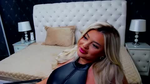 Emma Mavis online show from February 2025 01:56:02 PM