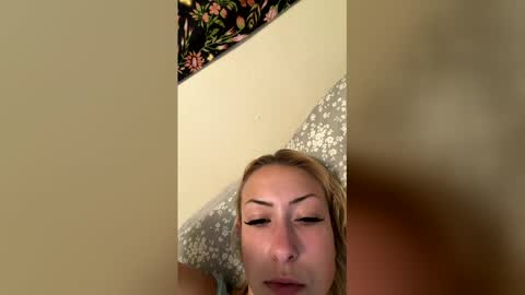 emmaraee online show from May 2026 06:15:02 PM