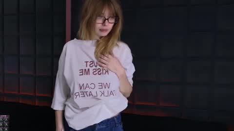 Snapshot of emmarice chatting on April 2026 09:46:01 PM EMMA online show from April 2026 09:46:01 PM